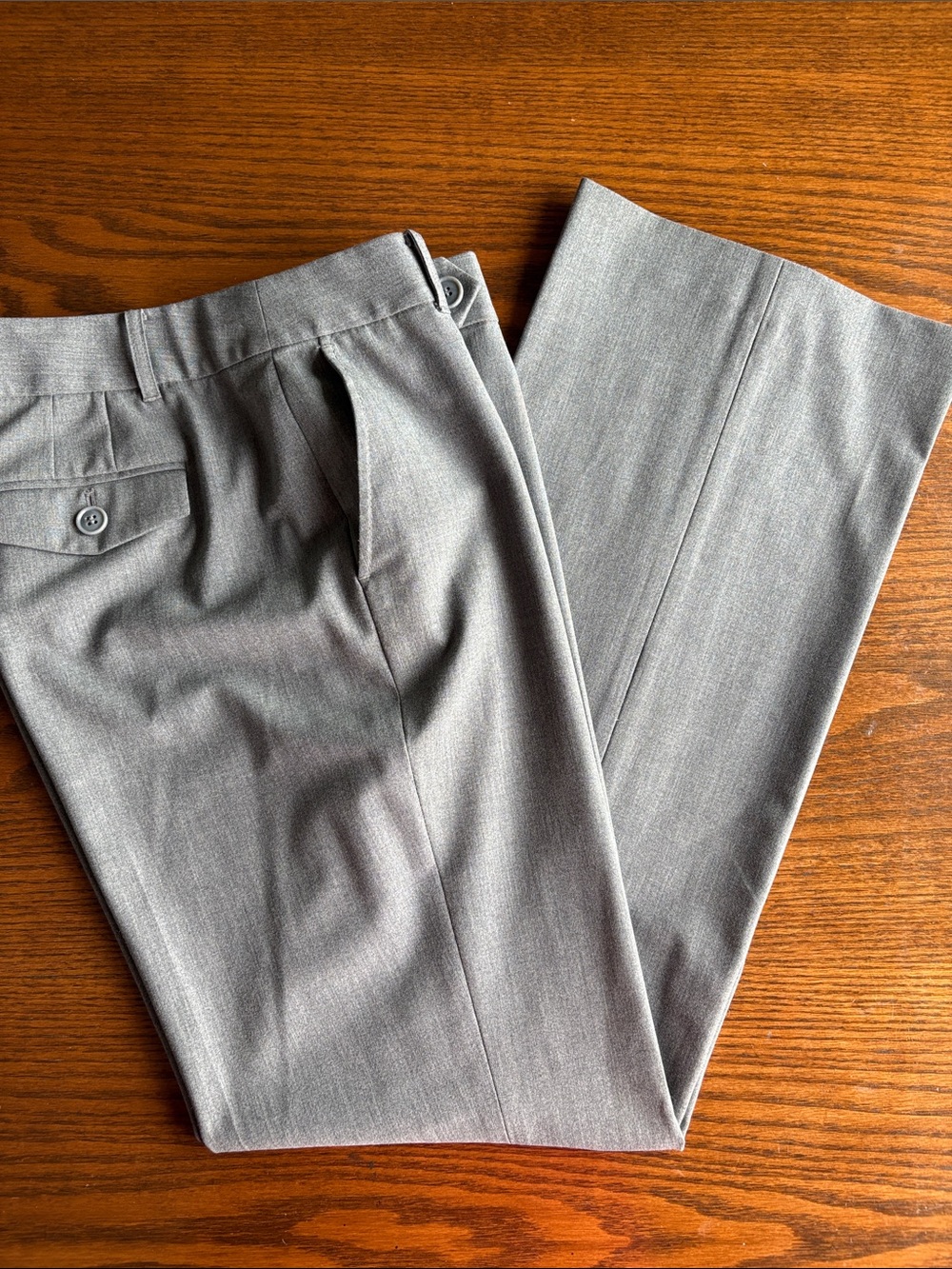 Ann Taylor Loft grey non wrinkling straight leg pants EuC